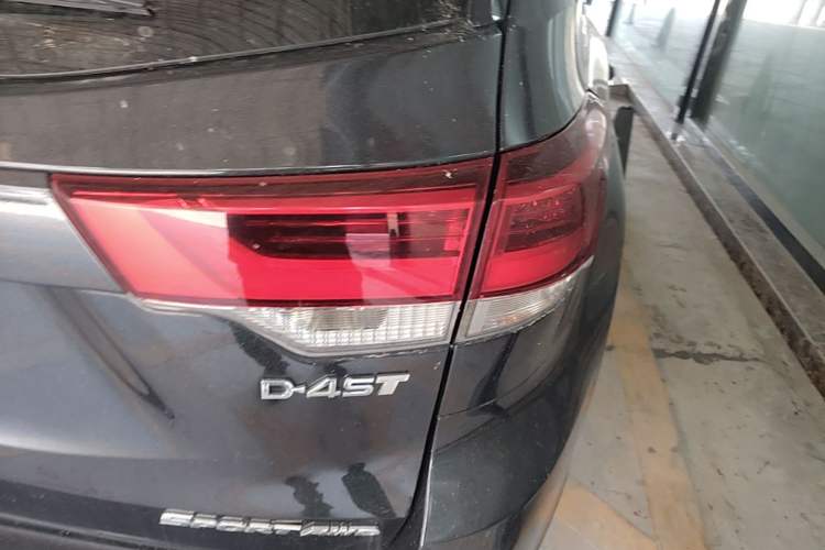Used Toyota Highlander 2018 2.0T Four-Wheel Drive Luxury Version 7 Seats China VI Standard Right Rear Taillight