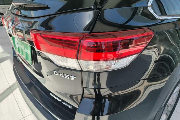 Used Toyota Highlander 2018 2.0T Four-Wheel Drive Prestige Version 7 Seats China V Emission Standard Right Rear Taillight