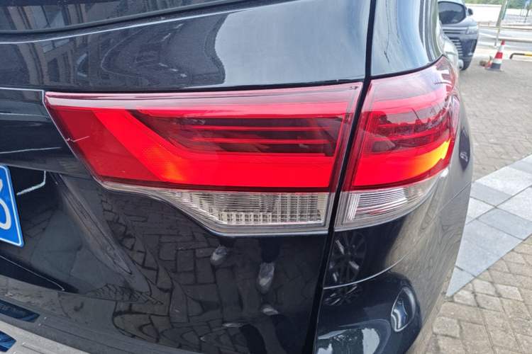 Used Toyota Highlander 2018 2.0T Two-Wheel Drive Elite Version 5 Seats China VI Standard Right Rear Taillight