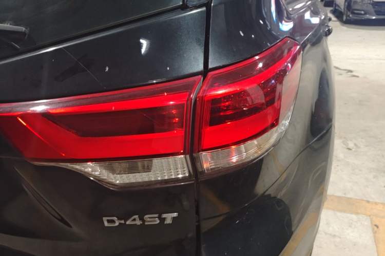 Used Toyota Highlander 2018 2.0T Four-Wheel Drive Luxury Edition 7 Seats China V Emission Standard Right Rear Taillight