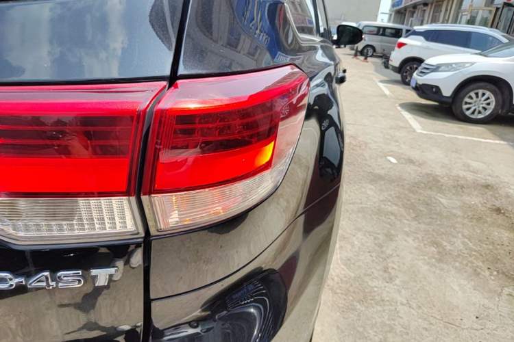 Used Toyota Highlander 2018 2.0T Four-Wheel Drive Elite Edition 7 Seats China VI Standard Right Rear Taillight