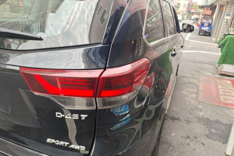 Used Toyota Highlander 2018 2.0T Four-Wheel Drive Knight Edition 7 Seats China VI Standard Right Rear Taillight