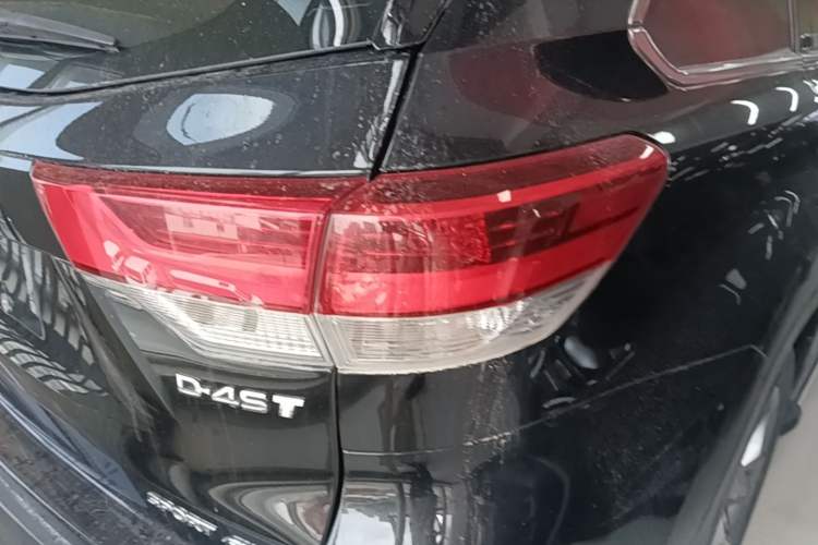 Used Toyota Highlander 2018 2.0T Four-Wheel Drive Prestige Version 7 Seats China V Emission Standard Right Rear Taillight