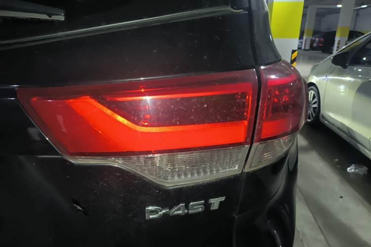 Used Toyota Highlander 2018 2.0T Four-Wheel Drive Luxury Version 7 Seats China VI Standard Right Rear Taillight