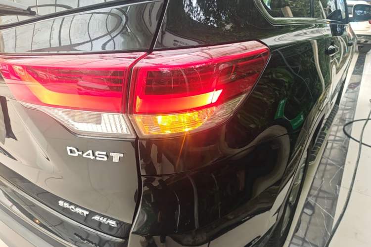 Used Toyota Highlander 2018 2.0T Four-Wheel Drive Luxury Edition 7 Seats China V Emission Standard Right Rear Taillight