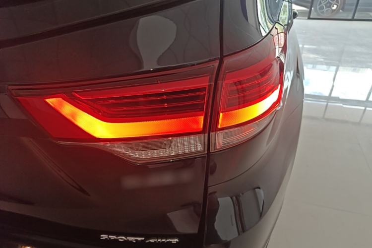 Used Toyota Highlander 2018 2.0T Four-Wheel Drive Prestige Version 7 Seats China VI Standard Right Rear Taillight