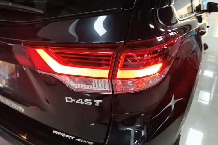 Used Toyota Highlander 2018 2.0T Four-Wheel Drive Luxury Version 7 Seats China VI Standard Right Rear Taillight
