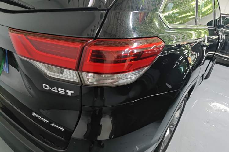Used Toyota Highlander 2018 2.0T Four-Wheel Drive Prestige Version 7 Seats China VI Standard Right Rear Taillight