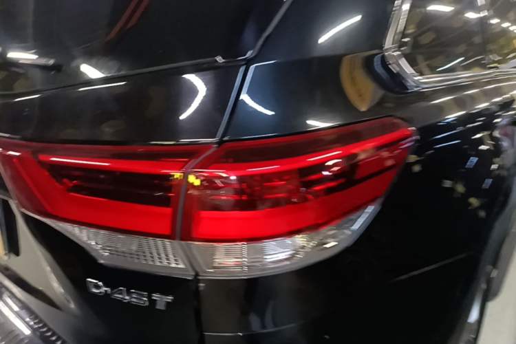 Used Toyota Highlander 2018 2.0T Four-Wheel Drive Luxury Version 7 Seats China VI Standard Right Rear Taillight