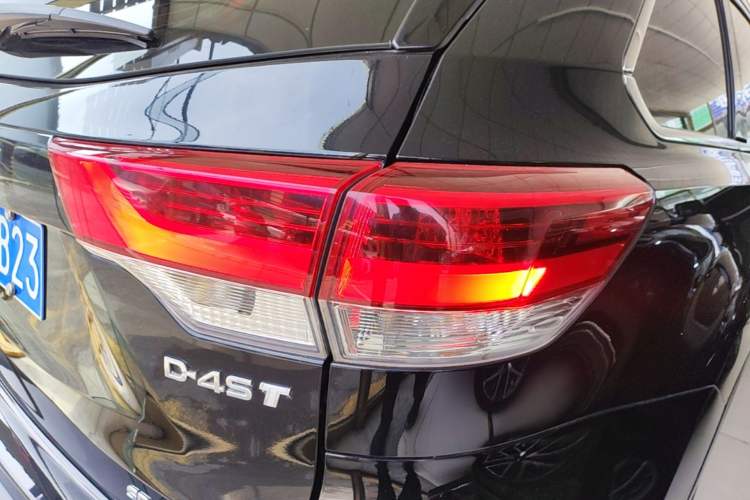 Used Toyota Highlander 2018 2.0T Four-Wheel Drive Luxury Version 7 Seats China VI Standard Right Rear Taillight