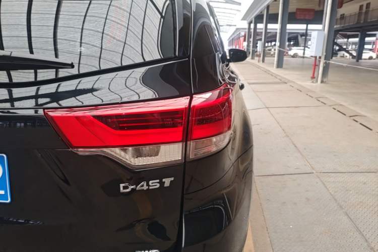 Used Toyota Highlander 2018 2.0T Four-Wheel Drive Elite Edition 7 Seats China VI Standard Right Rear Taillight