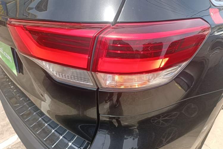 Used Toyota Highlander 2018 2.0T Two-Wheel Drive Elite Version 5 Seats China VI Standard Right Rear Taillight