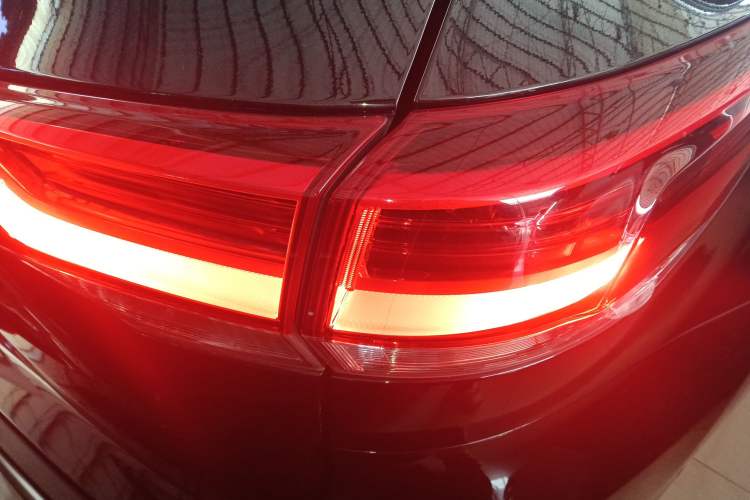 Used Toyota Highlander 2018 2.0T Two-Wheel Drive Elite Version 5 Seats China VI Standard Right Rear Taillight