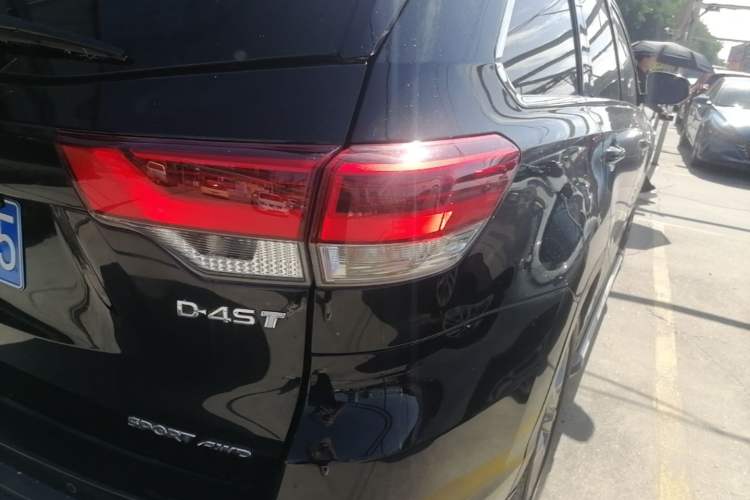 Used Toyota Highlander 2018 2.0T Four-Wheel Drive Luxury Edition 7 Seats China V Emission Standard Right Rear Taillight