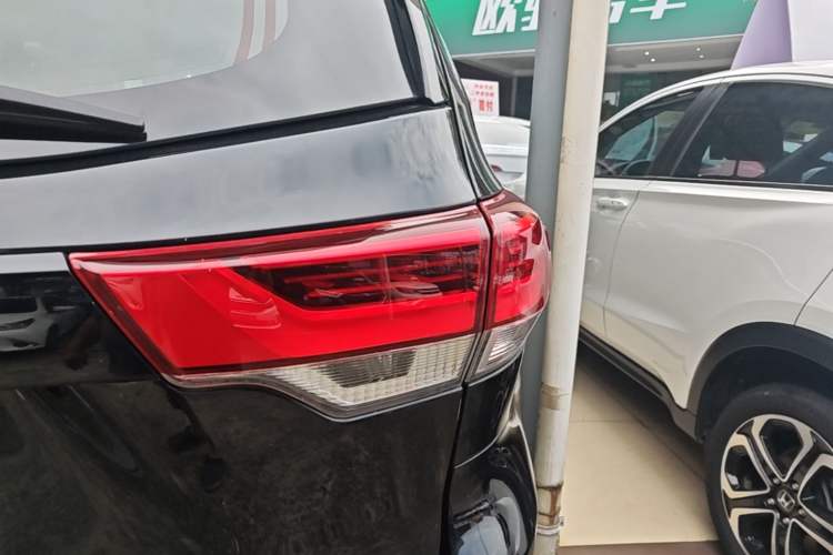 Used Toyota Highlander 2018 2.0T Four-Wheel Drive Elite Edition 7 Seats China V Standard Right Rear Taillight