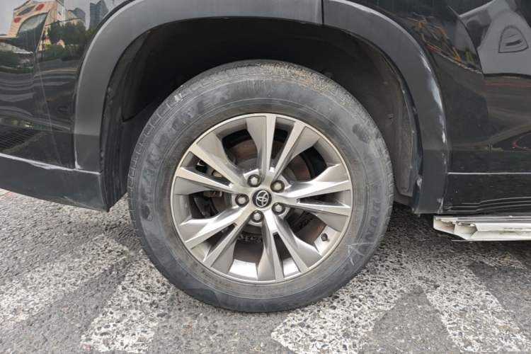 Used Toyota Highlander 2018 2.0T Two-Wheel Drive Elite Version 5 Seats China VI Standard Right Rear Wheel Hub