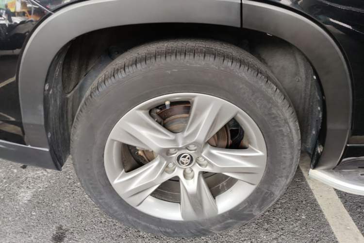 Used Toyota Highlander 2018 2.0T Four-Wheel Drive Luxury Edition 7 Seats China V Emission Standard Right Rear Wheel Hub