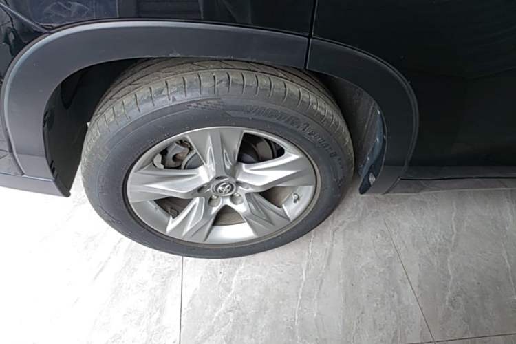 Used Toyota Highlander 2018 2.0T Four-Wheel Drive Prestige Version 7 Seats China VI Standard Right Rear Wheel Hub