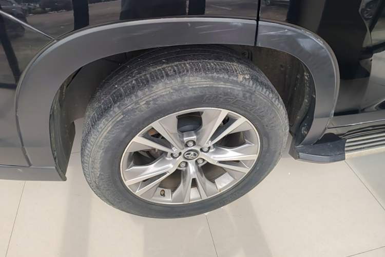Used Toyota Highlander 2018 2.0T Two-Wheel Drive Elite Version 5 Seats China VI Standard Right Rear Wheel Hub