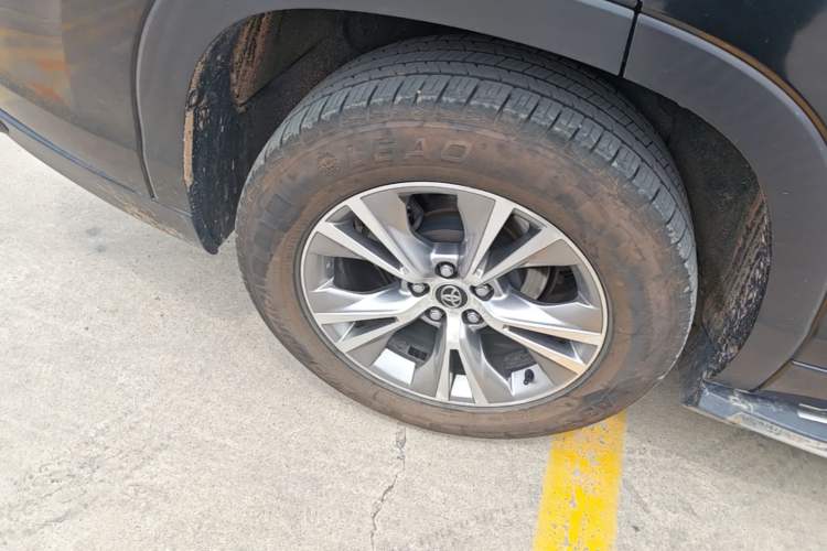 Used Toyota Highlander 2018 2.0T Two-Wheel Drive Elite Version 5 Seats China VI Standard Right Rear Wheel Hub
