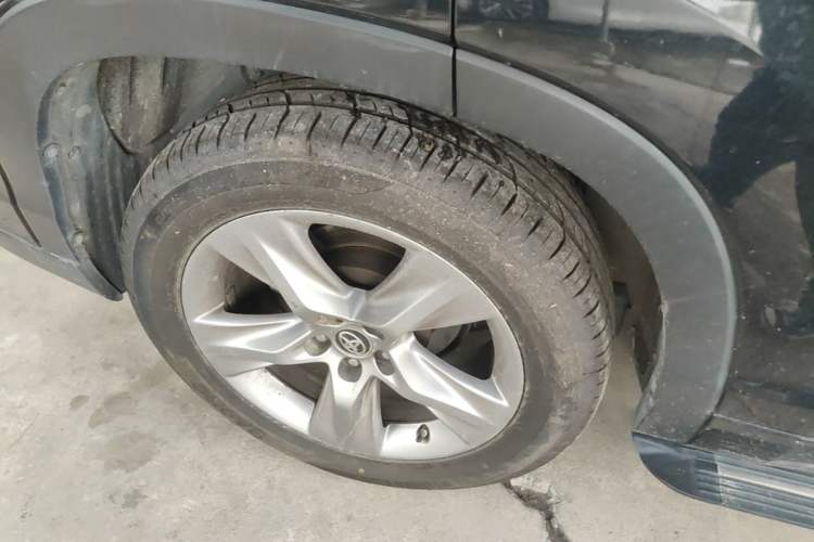 Used Toyota Highlander 2018 2.0T Four-Wheel Drive Prestige Version 7 Seats China VI Standard Right Rear Wheel Hub