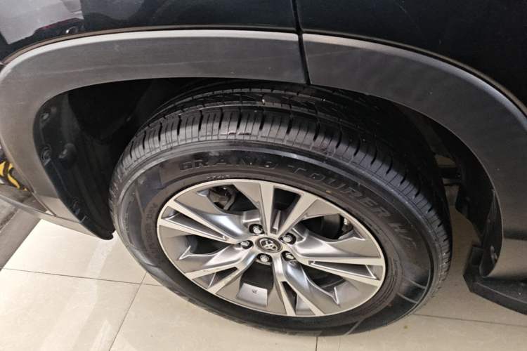 Used Toyota Highlander 2018 2.0T Two-Wheel Drive Elite Version 5 Seats China VI Standard Right Rear Wheel Hub