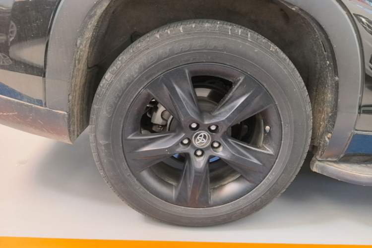 Used Toyota Highlander 2018 2.0T Four-Wheel Drive Knight Edition 7 Seats China VI Standard Right Rear Wheel Hub