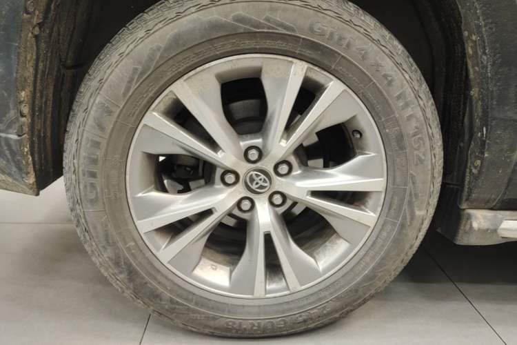 Used Toyota Highlander 2018 2.0T Two-Wheel Drive Elite Edition 5 Seats Emission Standard China V Right Rear Wheel Hub
