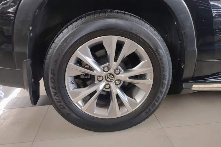 Used Toyota Highlander 2018 2.0T Two-Wheel Drive Elite Version 5 Seats China VI Standard Right Rear Wheel Hub
