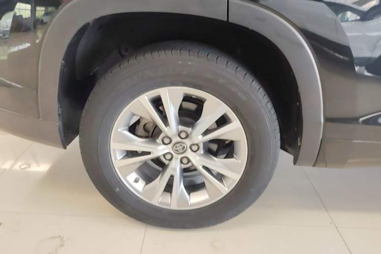 Used Toyota Highlander 2018 2.0T Two-Wheel Drive Elite Version 5 Seats China VI Standard Right Rear Wheel Hub