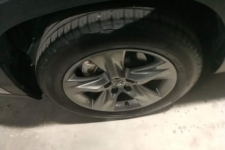 Used Toyota Highlander 2018 2.0T Four-Wheel Drive Prestige Version 7 Seats China VI Standard Right Rear Wheel Hub