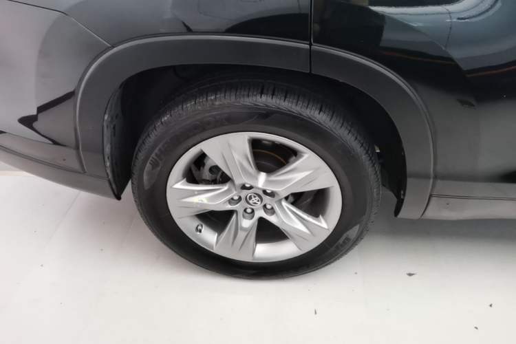 Used Toyota Highlander 2018 2.0T Four-Wheel Drive Prestige Version 7 Seats China VI Standard Right Rear Wheel Hub