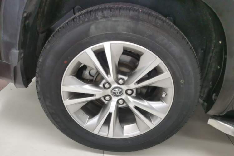 Used Toyota Highlander 2018 2.0T Four-Wheel Drive Elite Edition 7 Seats China V Standard Right Rear Wheel Hub