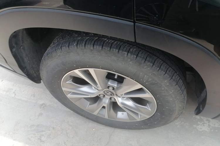 Used Toyota Highlander 2018 2.0T Four-Wheel Drive Elite Edition 7 Seats China VI Standard Right Rear Wheel Hub