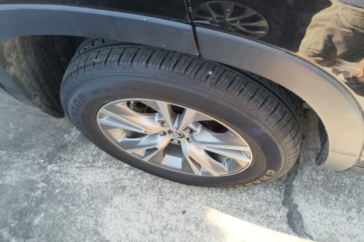 Used Toyota Highlander 2018 2.0T Two-Wheel Drive Elite Version 5 Seats China VI Standard Right Rear Wheel Hub
