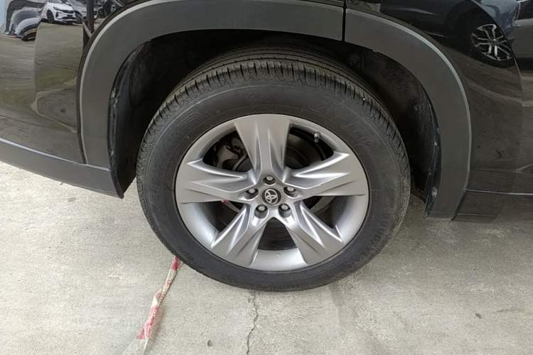 Used Toyota Highlander 2018 2.0T Four-Wheel Drive Luxury Edition 7 Seats China V Emission Standard Right Rear Wheel Hub