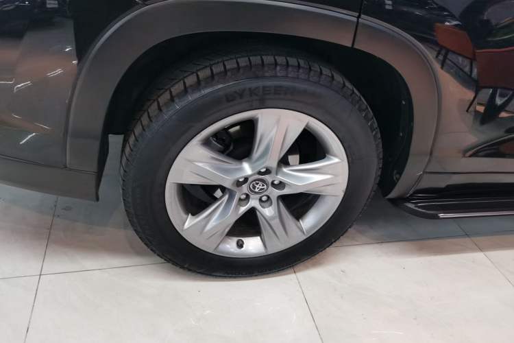 Used Toyota Highlander 2018 2.0T Four-Wheel Drive Luxury Edition 7 Seats China V Emission Standard Right Rear Wheel Hub