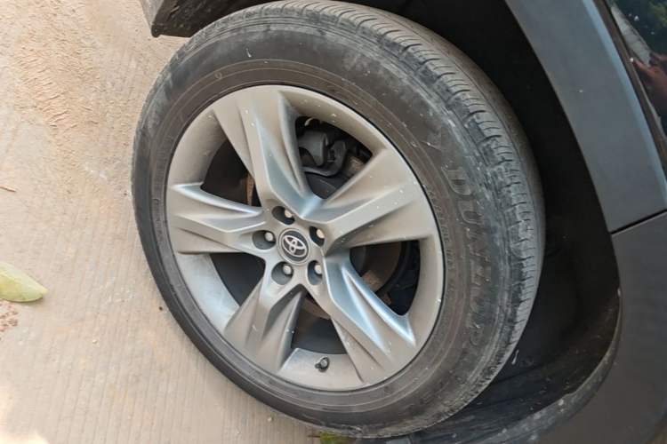Used Toyota Highlander 2018 2.0T Four-Wheel Drive Luxury Version 7 Seats China VI Standard Right Rear Wheel Hub