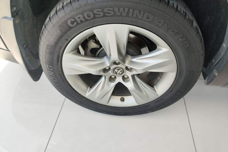 Used Toyota Highlander 2018 2.0T Four-Wheel Drive Prestige Version 7 Seats China V Emission Standard Right Rear Wheel Hub
