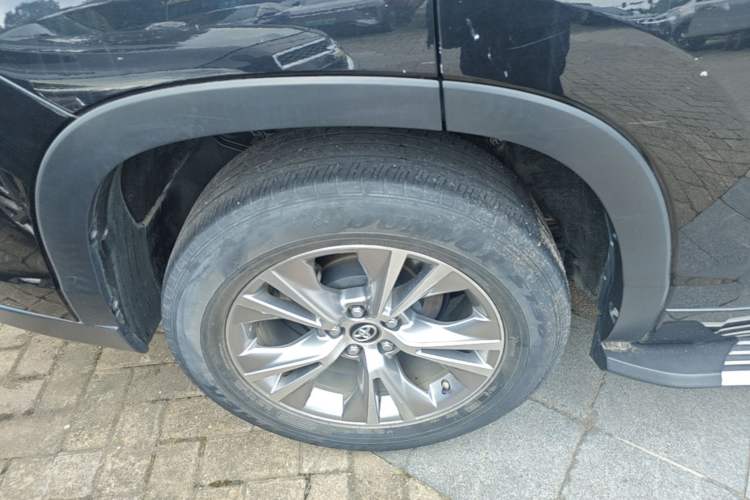 Used Toyota Highlander 2018 2.0T Two-Wheel Drive Elite Version 5 Seats China VI Standard Right Rear Wheel Hub