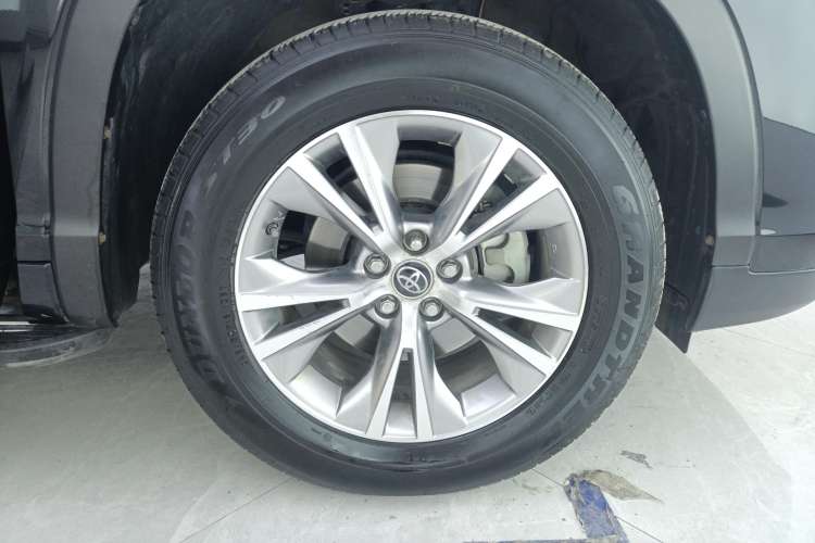 Used Toyota Highlander 2018 2.0T Four-Wheel Drive Elite Edition 7 Seats China V Standard Right Rear Wheel Hub
