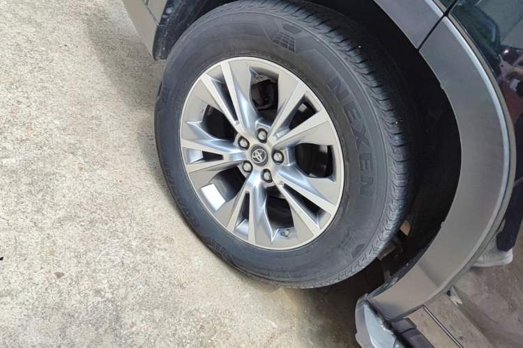 Used Toyota Highlander 2018 2.0T Four-Wheel Drive Elite Edition 7 Seats China VI Standard Right Rear Wheel Hub