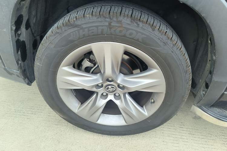 Used Toyota Highlander 2018 2.0T Four-Wheel Drive Luxury Version 7 Seats China VI Standard Right Rear Wheel Hub