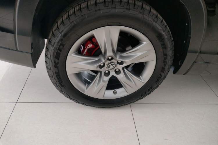 Used Toyota Highlander 2018 2.0T Four-Wheel Drive Prestige Version 7 Seats China VI Standard Right Rear Wheel Hub