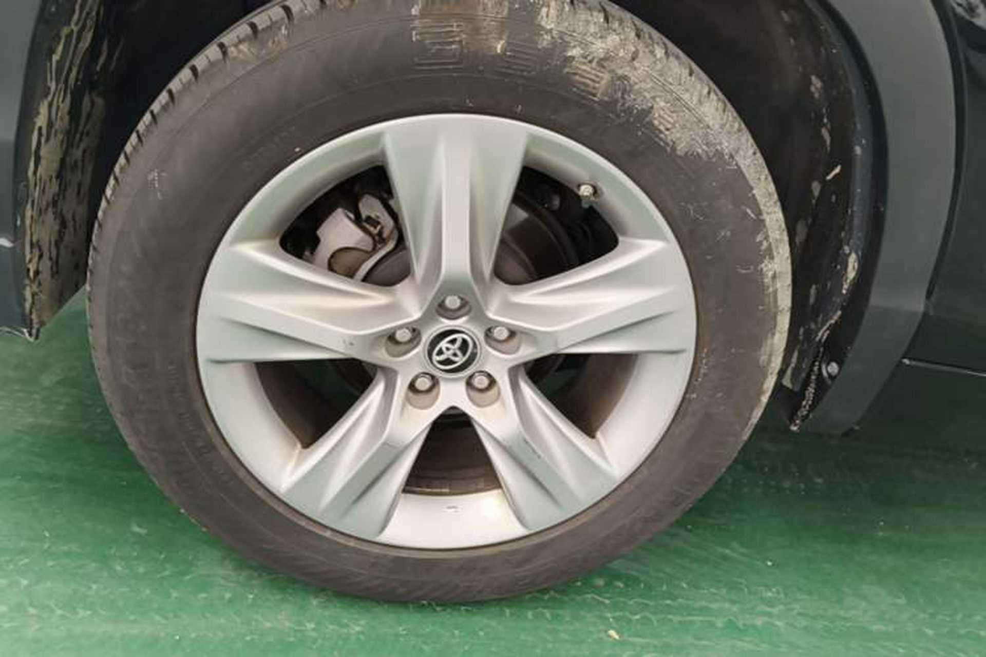 Used Toyota Highlander 2018 2.0T Four-Wheel Drive Ultimate Edition 7-Seater Emission Standard China V Right Rear Wheel Hub