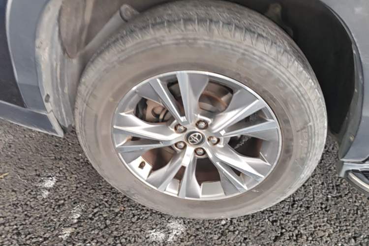Used Toyota Highlander 2018 2.0T Two-Wheel Drive Elite Version 5 Seats China VI Standard Right Rear Wheel Hub