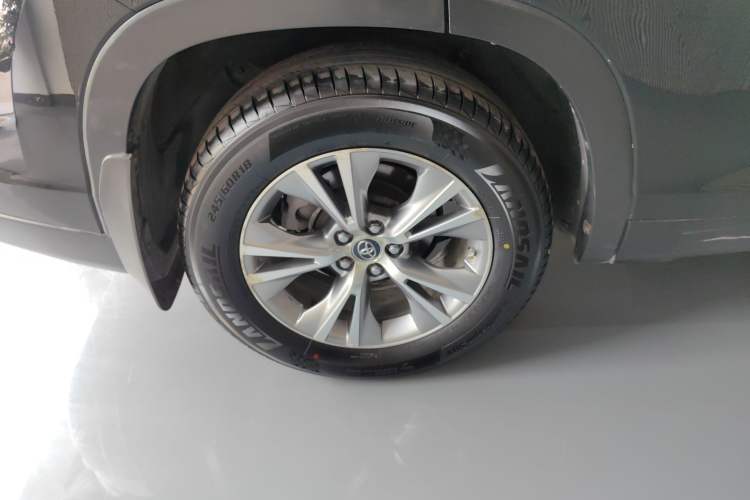 Used Toyota Highlander 2018 2.0T Four-Wheel Drive Elite Edition 7 Seats China VI Standard Right Rear Wheel Hub
