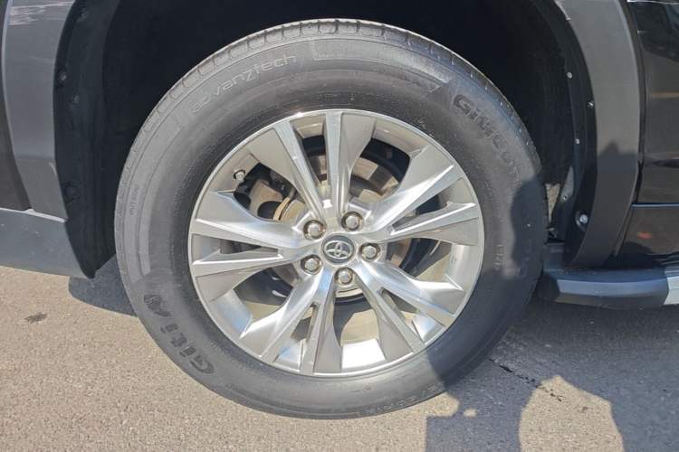 Used Toyota Highlander 2018 2.0T Four-Wheel Drive Elite Edition 7 Seats China VI Standard Right Rear Wheel Hub