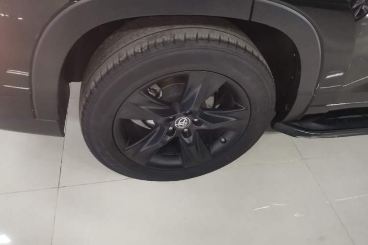 Used Toyota Highlander 2018 2.0T Four-Wheel Drive Knight Edition 7 Seats China VI Standard Right Rear Wheel Hub