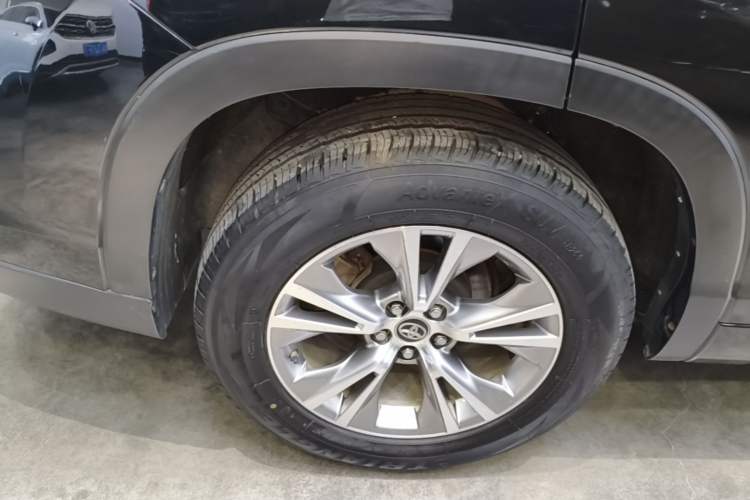 Used Toyota Highlander 2018 2.0T Four-Wheel Drive Elite Edition 7 Seats China VI Standard Right Rear Wheel Hub